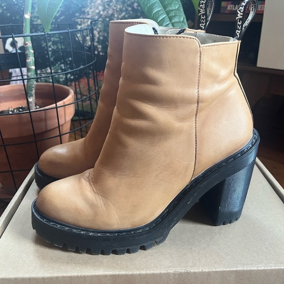 Doc Martens Magdalena Heeled Boots/Booties size 8 - Picture 5 of 9